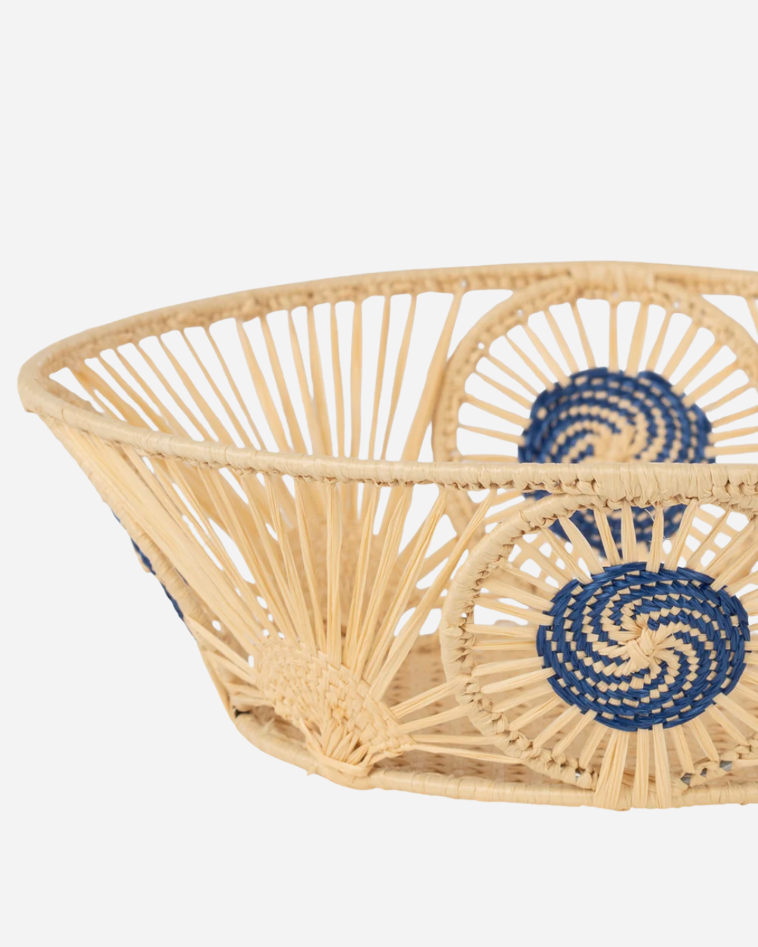 RAFFIA ROUND MEDALLION BASKET, BLUE