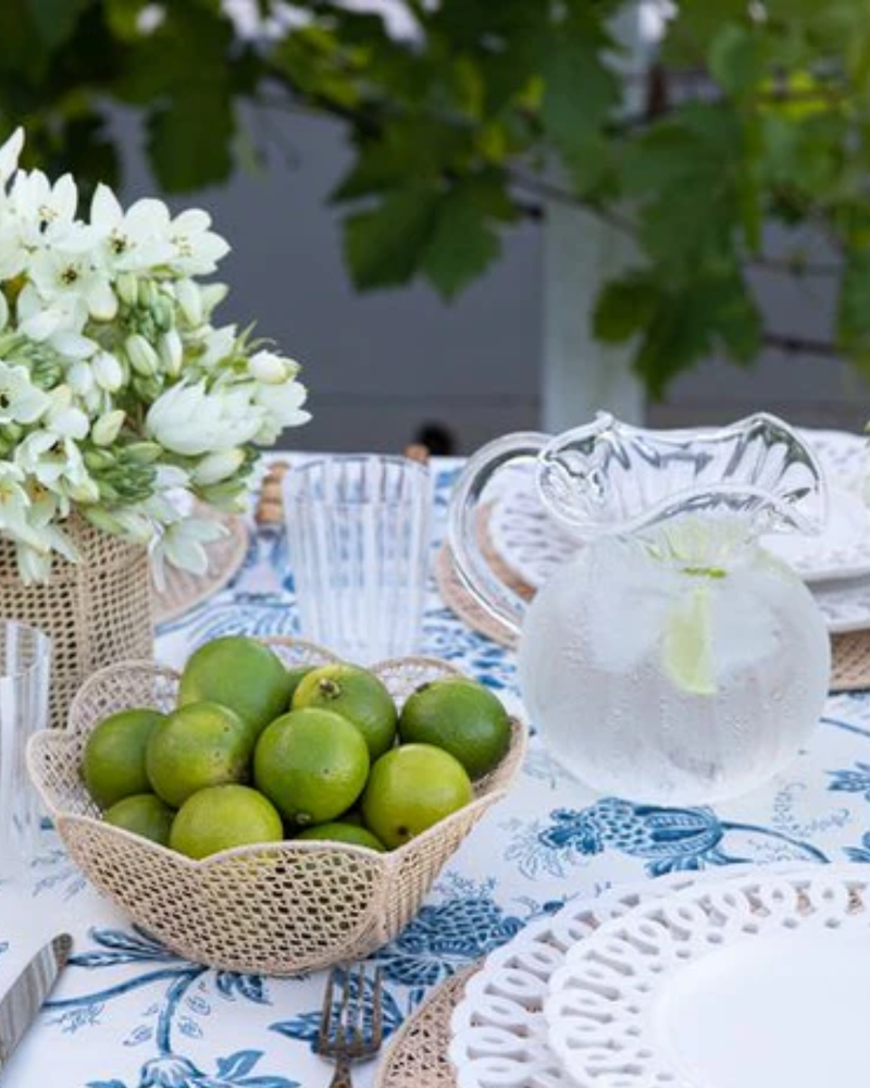 RAFFIA SCALLOPED EDGE ROUND BASKET, NATURAL