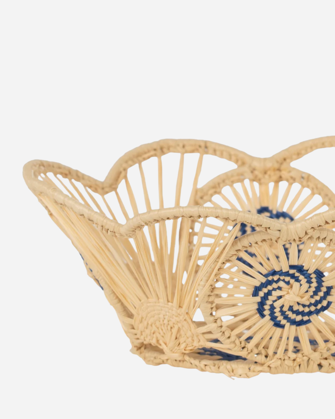 RAFFIA SCALLOPED OVAL MEDALLION BASKET, BLUE